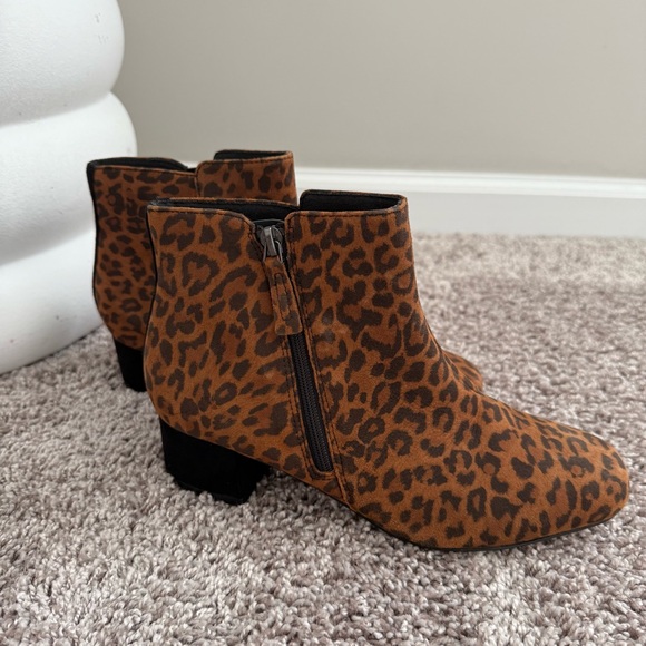 Clarks Brown Leopard Ankle Boots - Picture 1 of 4